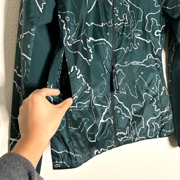 NWT North Face Dark Green Windbreaker - Picture 3 of 8